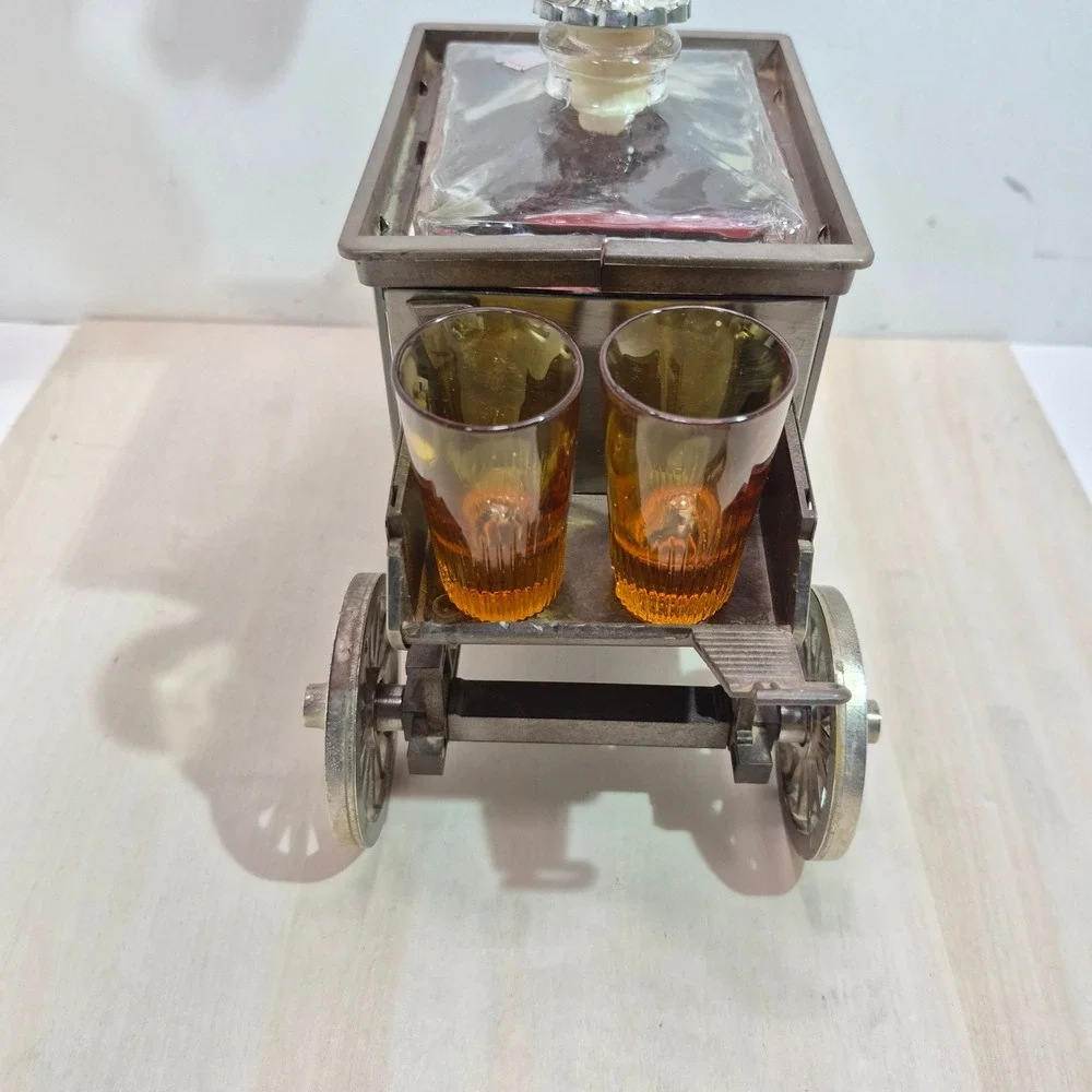 Fred Roberts Co music box